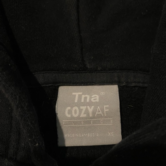 aritzia cropped black hoodie - Picture 3 of 3